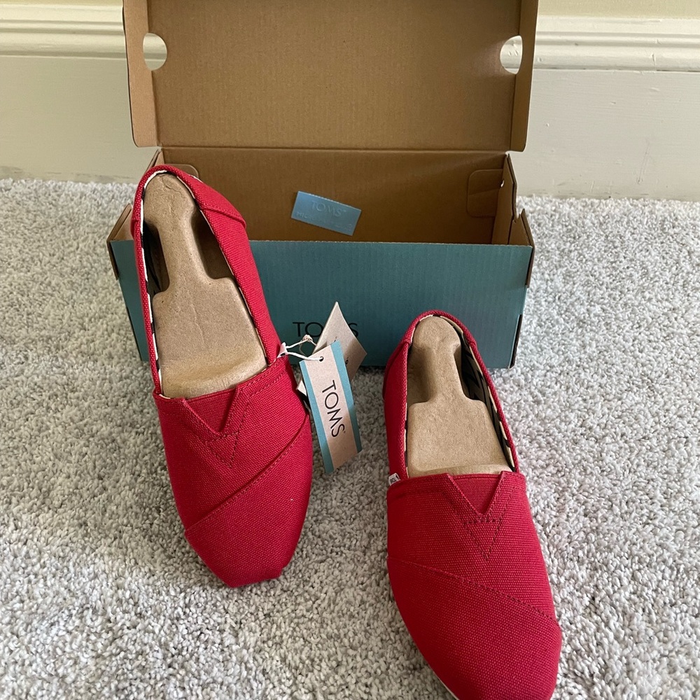 TOMS Women's Vibrant Red Slip-On Flats